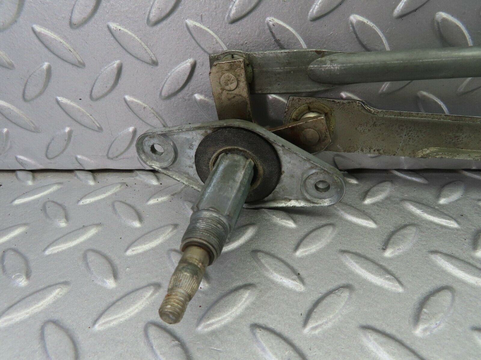 7936 Mercedes-Benz W115 220D Windscreen Wiper Linkage