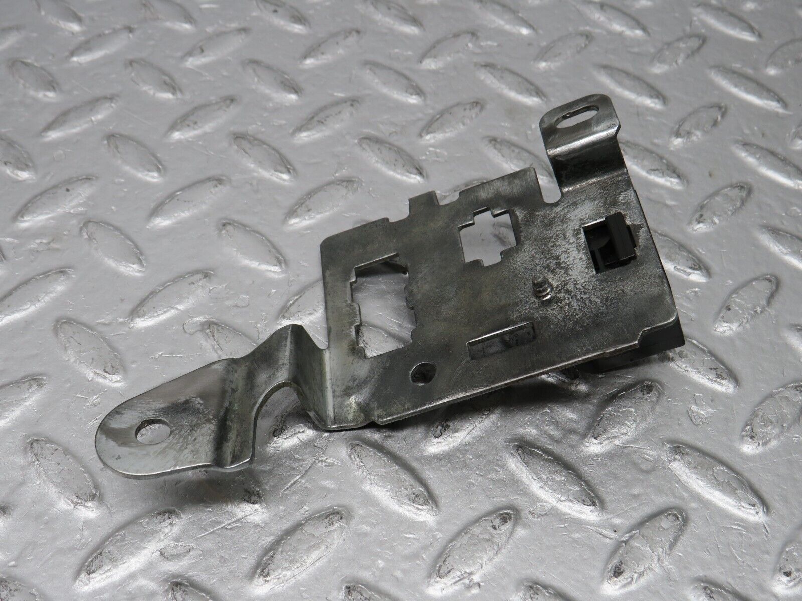 38137 Mercedes-Benz A124 320E Cabriolet Relay Holder Bracket