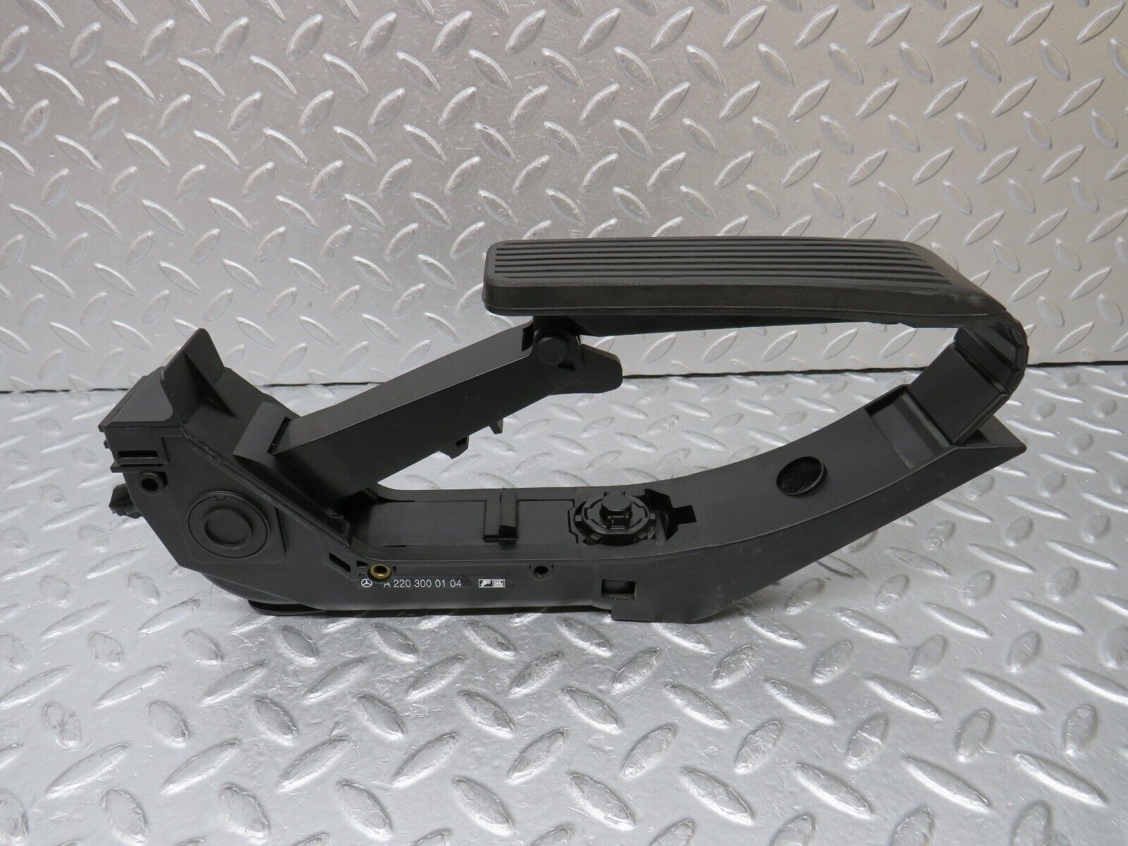 35219 Mercedes-Benz W221 Accelerator Pedal & Rubber 2203000104 2113010001