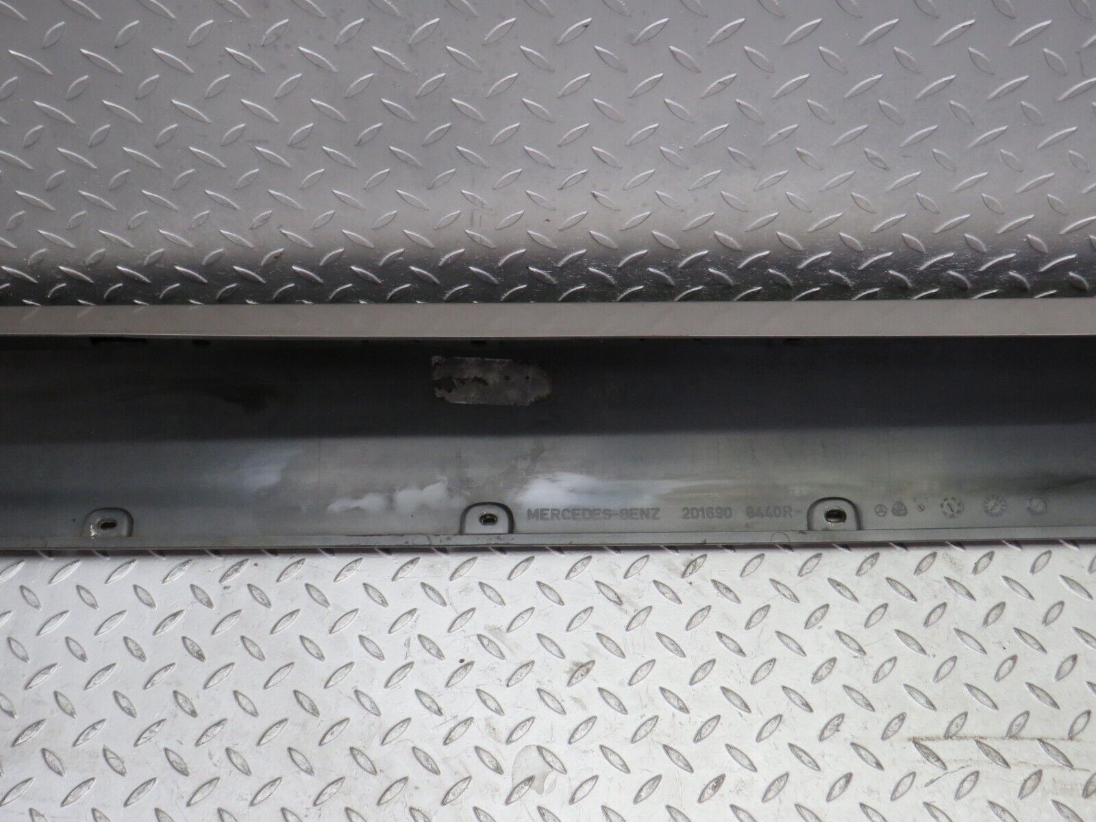 36606 Mercedes-Benz W201 190E 2.0L Side Skirt Left 2016906340 2016981030 2016981230