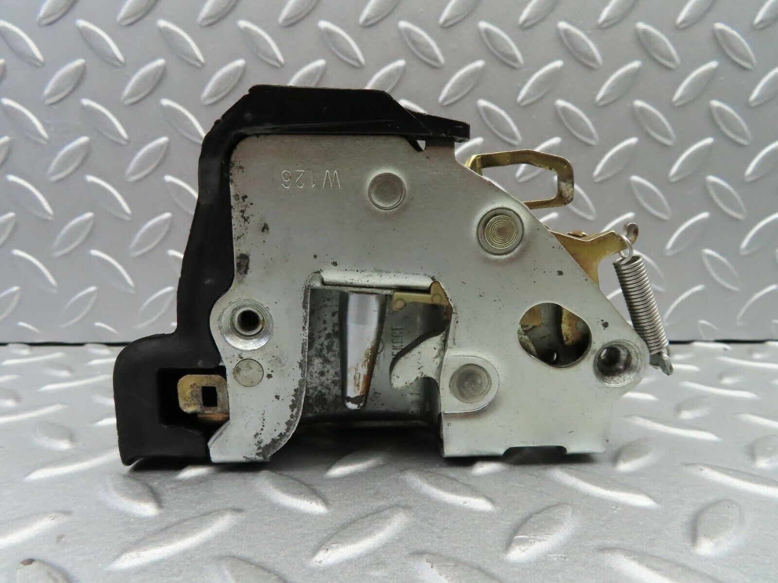 6119 Mercedes-Benz W126 380SE Rear Right Door Lock Mechanism