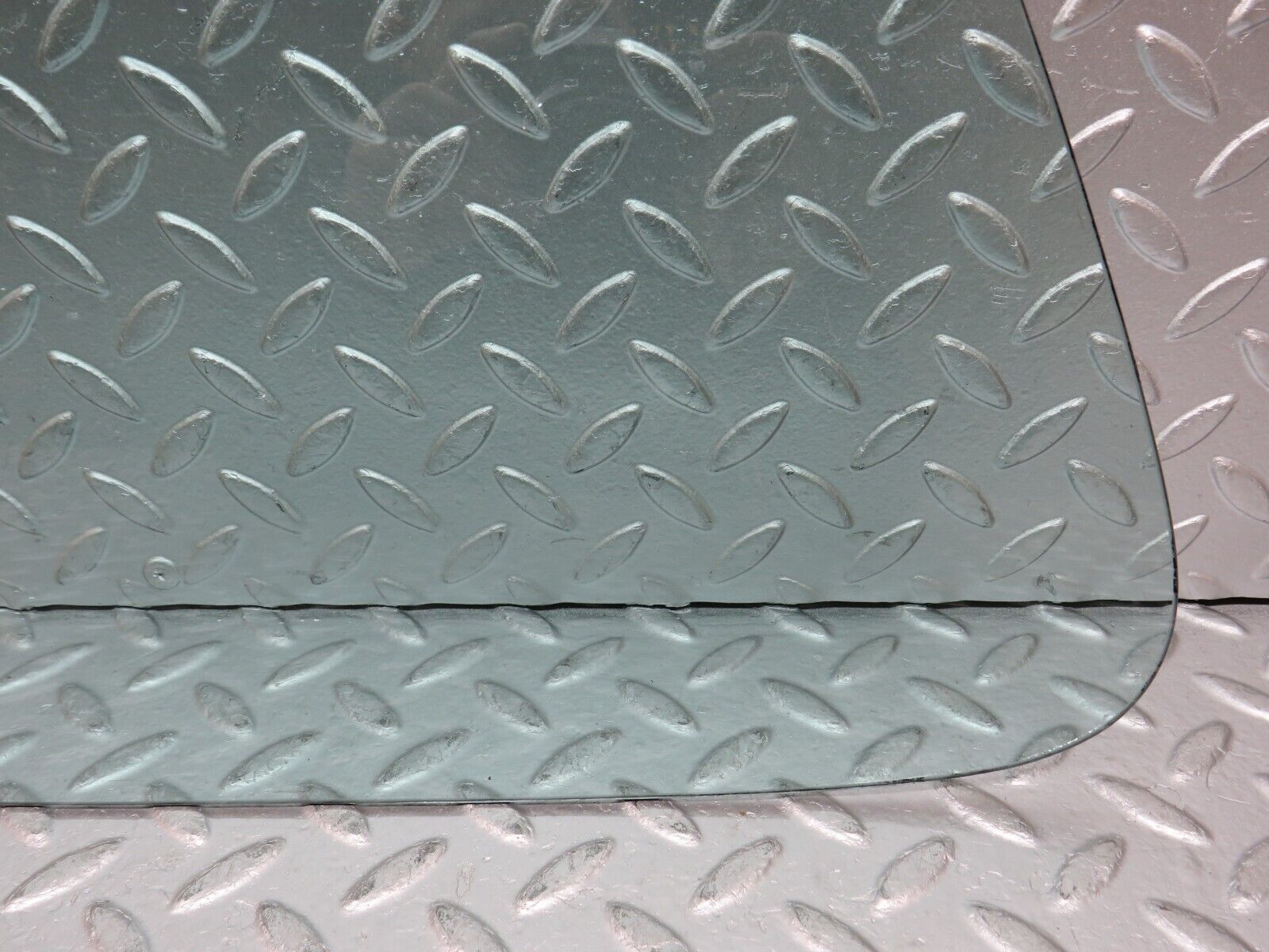 30082 Porsche 924 Rear Left Window Glass