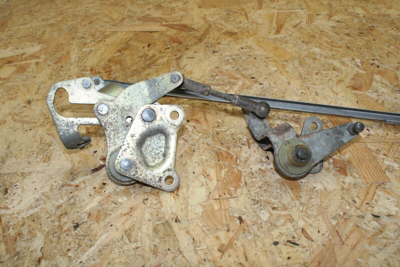 2404 Mercedes-Benz W123 280E Throttle Linkage Accelerator