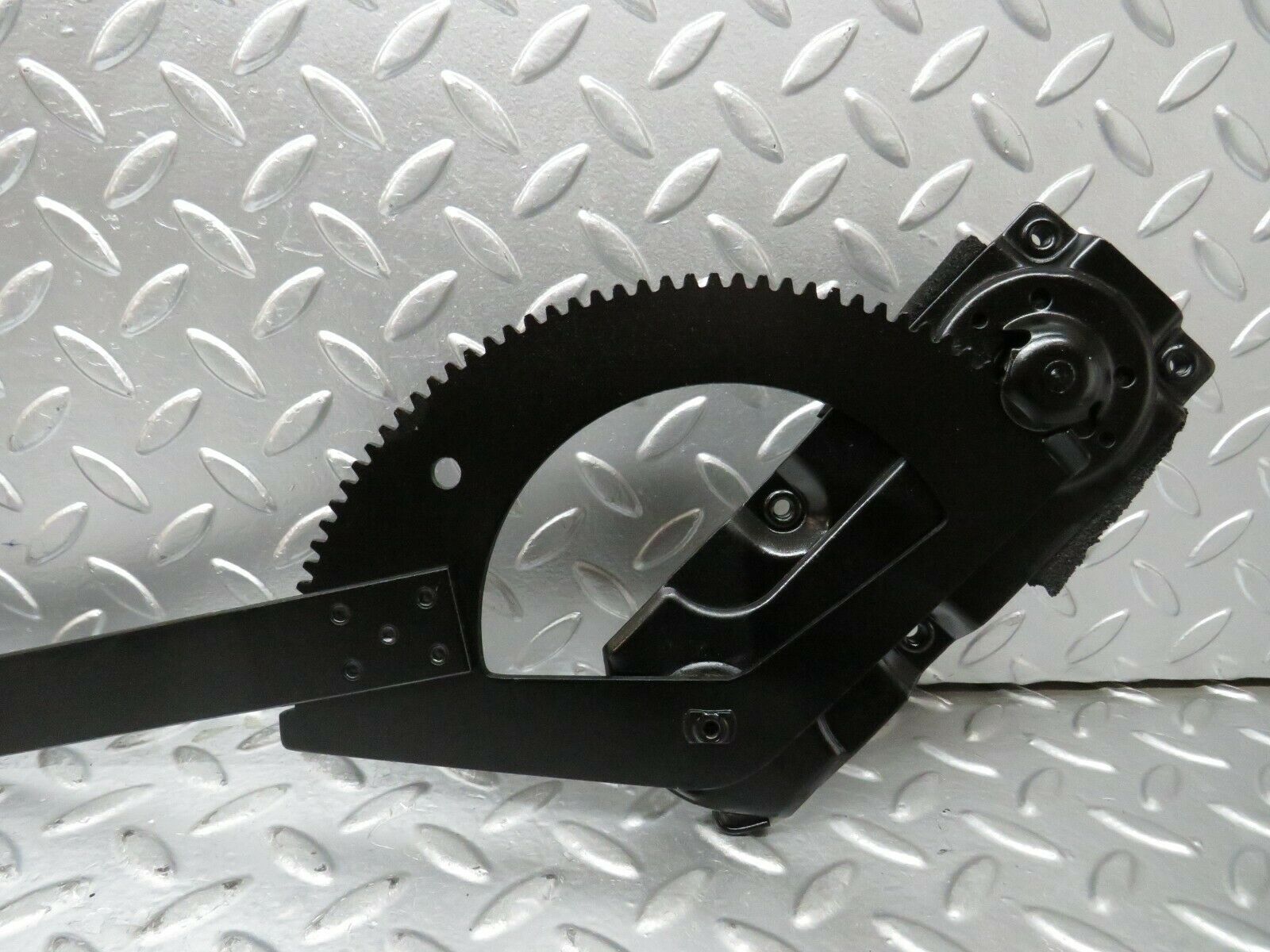 23821 Mercedes-Benz C107 450SLC Rear Right Manual Window Regulator 1076730203