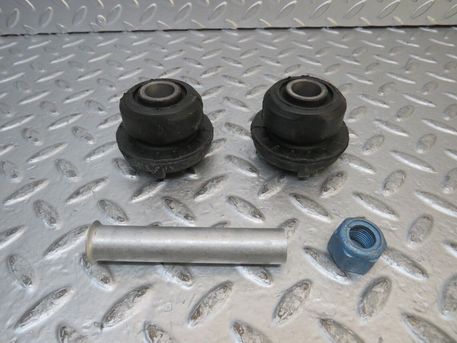 27081 Mercedes-Benz W123 280E Control Arm Bushing Kit New 1233301375