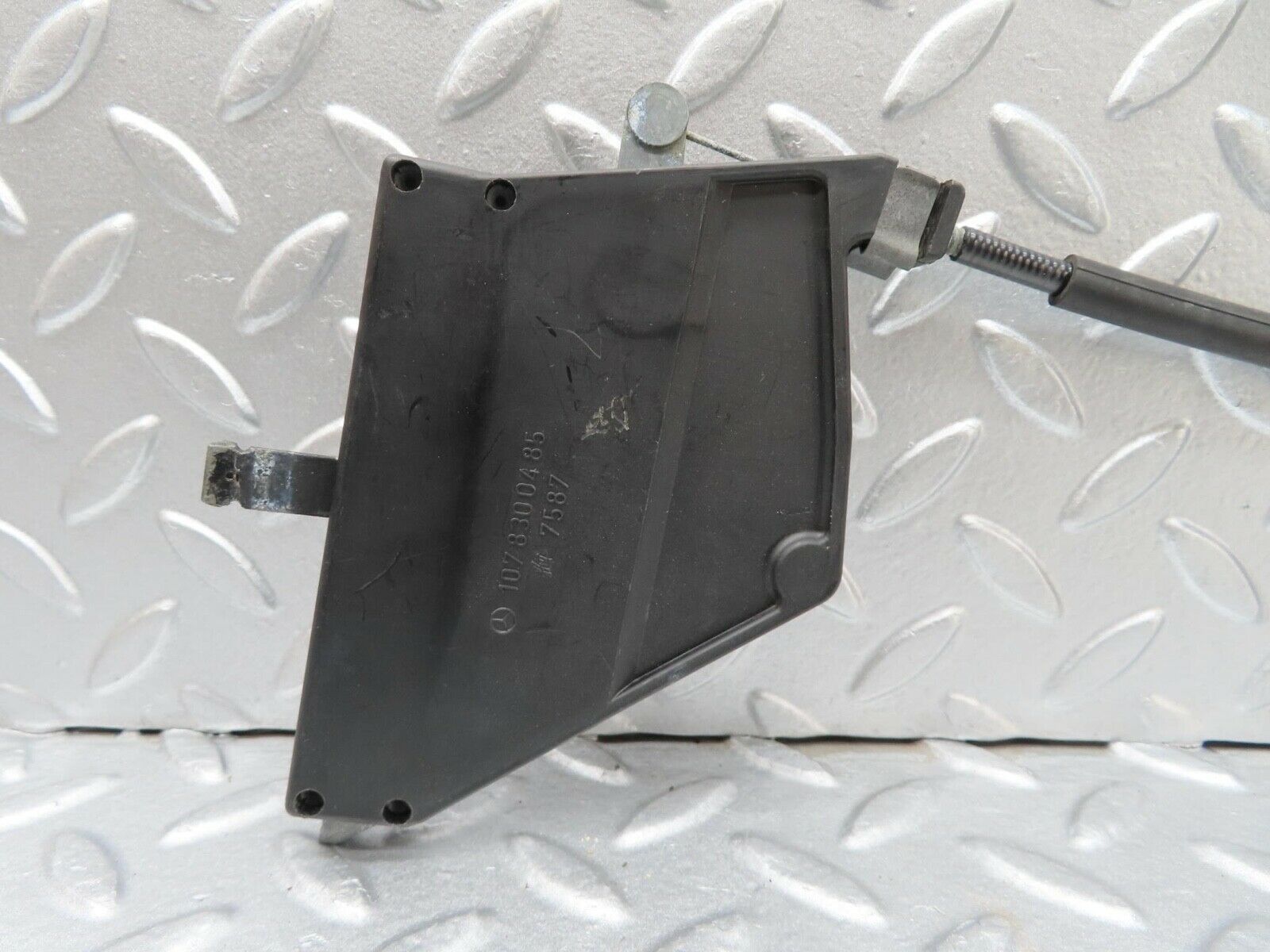 13998 Mercedes-Benz C107 280SLC Air Vent Control Lever Right 1078300485