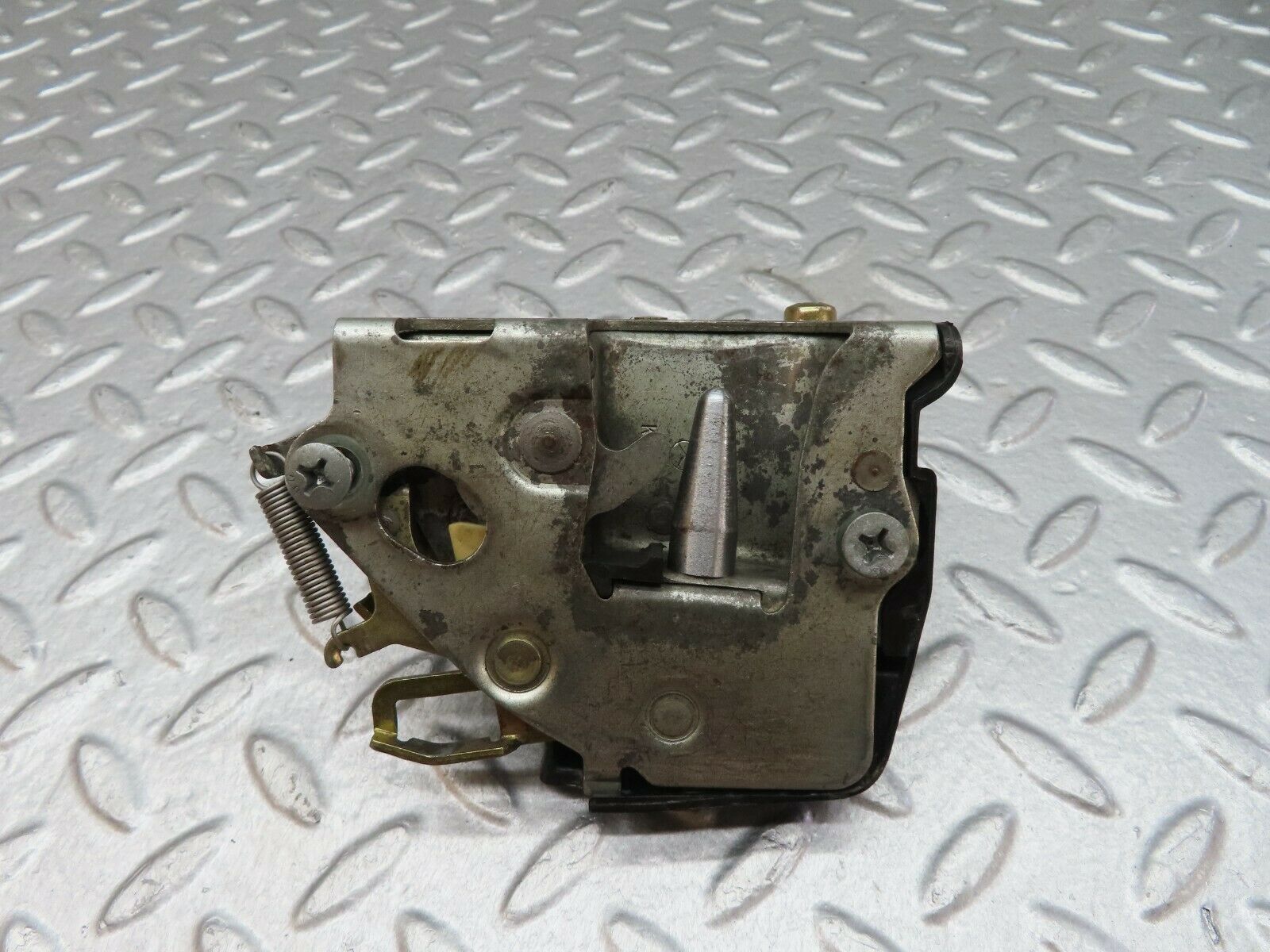 18038 Mercedes-Benz W123 200 Front Right Door Lock Mechanism 1237230208