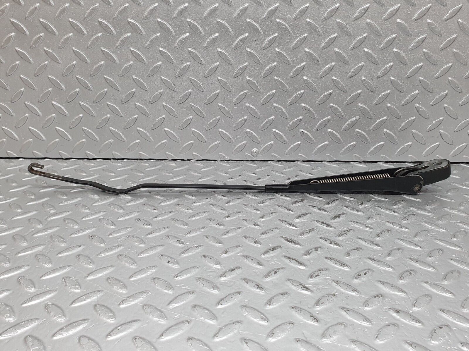 41209 Mercedes-Benz W126 300SE Windscreen Wiper Arm Left Side