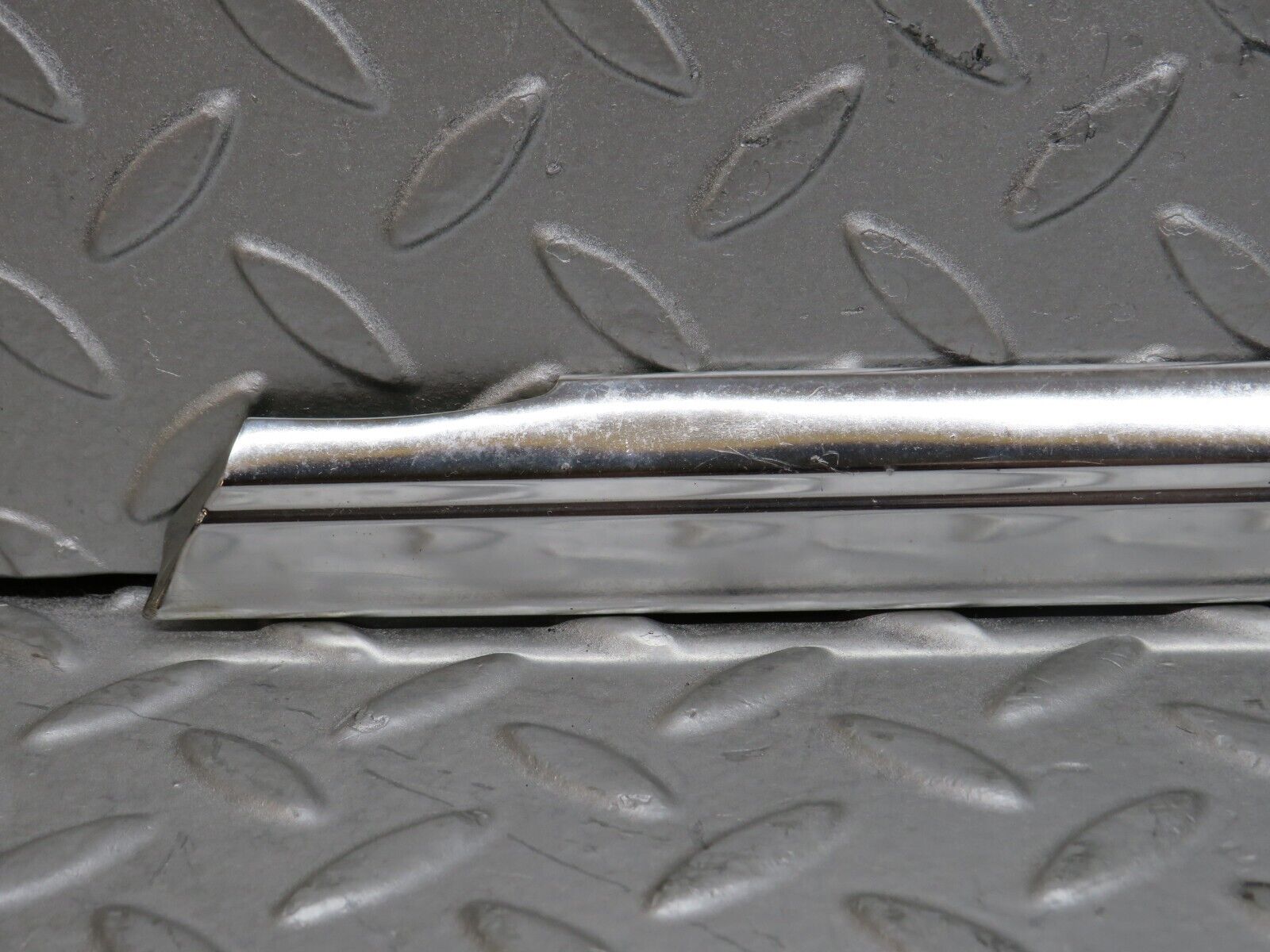 37312 Mercedes-Benz W109 300SEL Front Left Door Chrome Moulding Trim