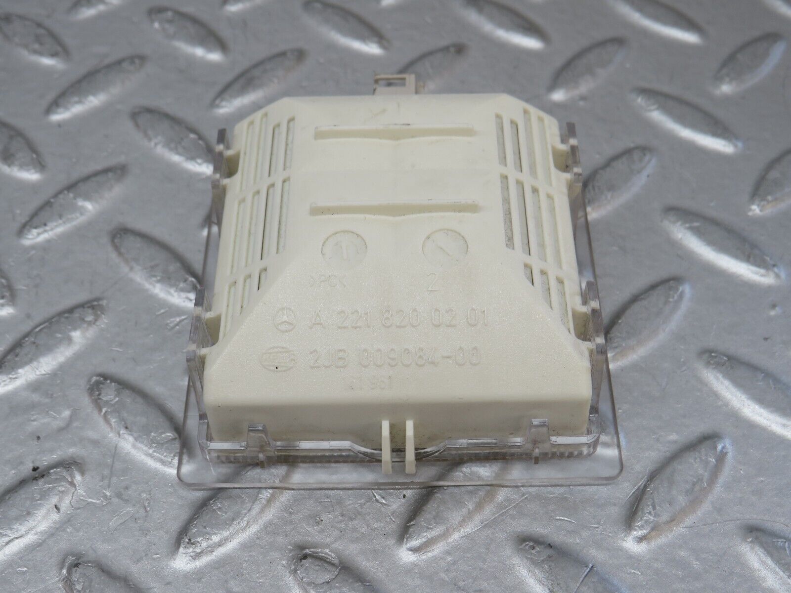 35138 Mercedes-Benz W221 Glove Box Light 2218200201