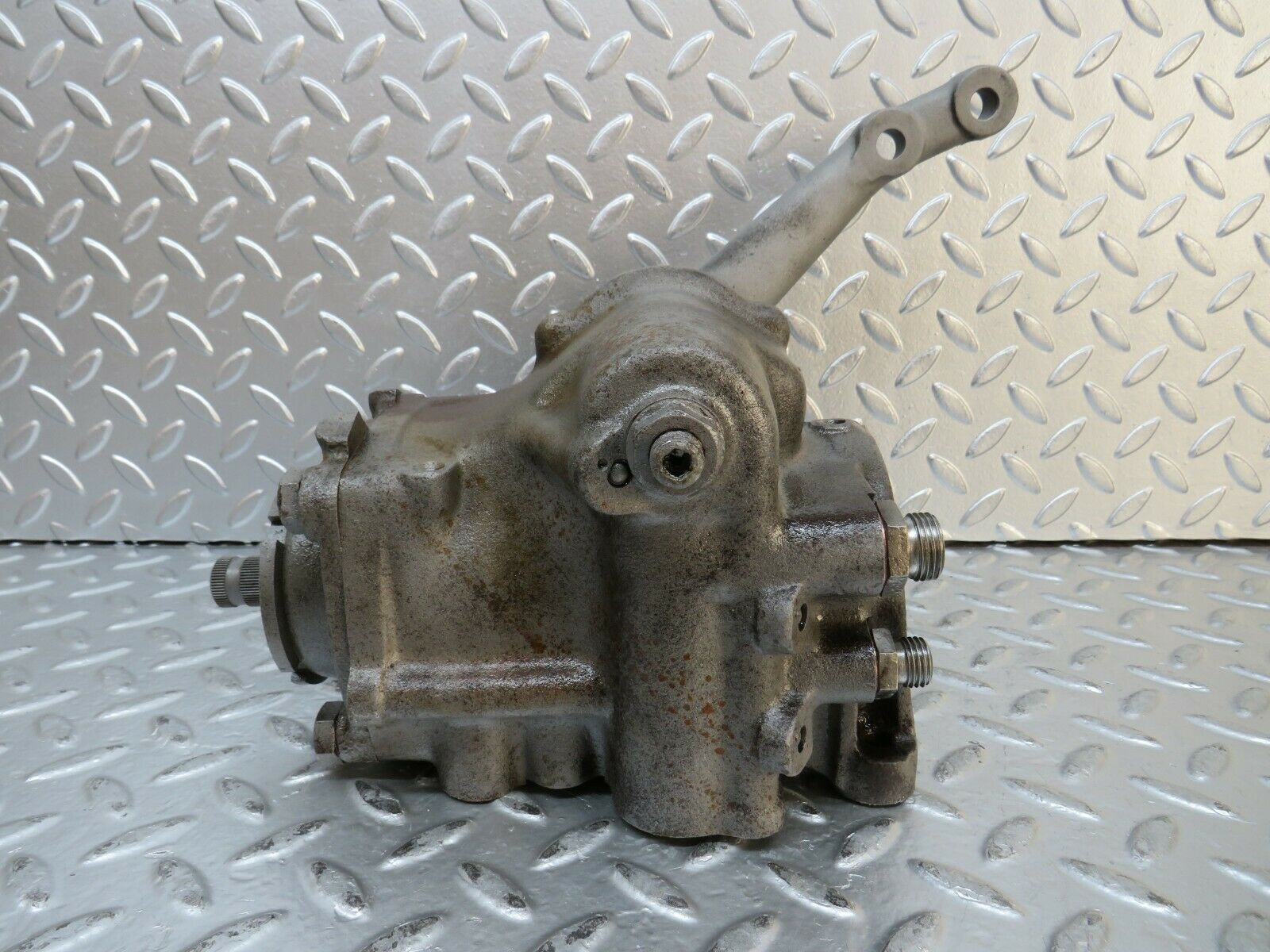 23634 Mercedes-Benz W114 280E Steering Box RHD 1074610601