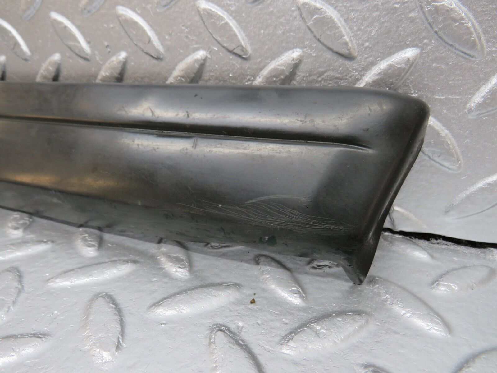 33994 Mercedes-Benz W124 260E Front Right Fender Wing Lower Moulding Trim