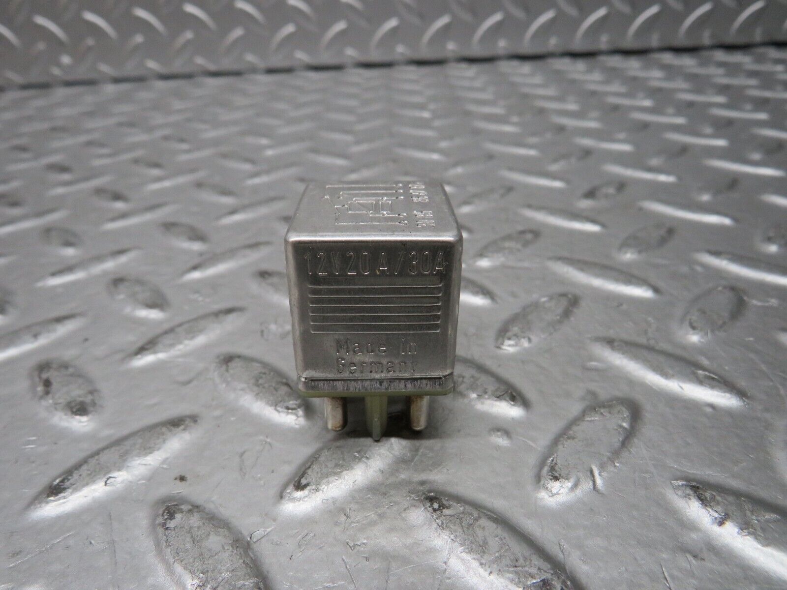 28665 Mercedes-Benz W123 230E Multi Purpose Relay 0015420219