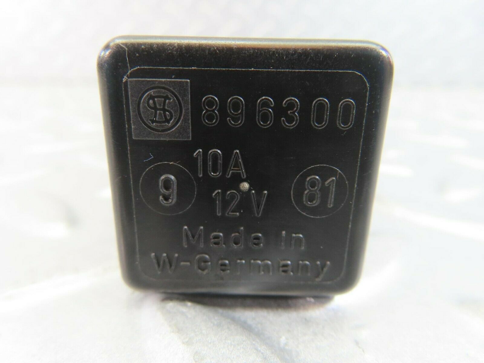 10093 Mercedes-Benz C123 230CE Coupe Intermittent Wiper Relay 0008210863