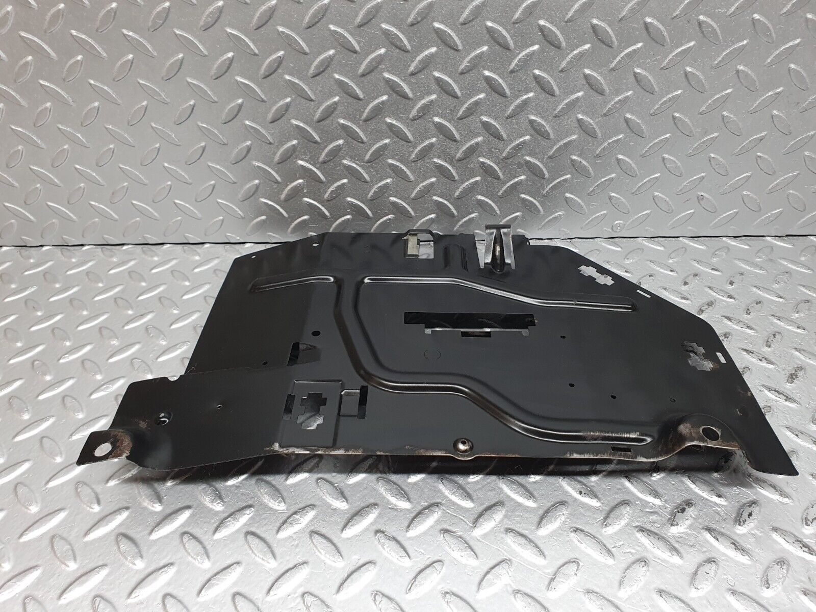 41186 Mercedes-Benz W126 300SE Left Footwell Relay Holder Bracket