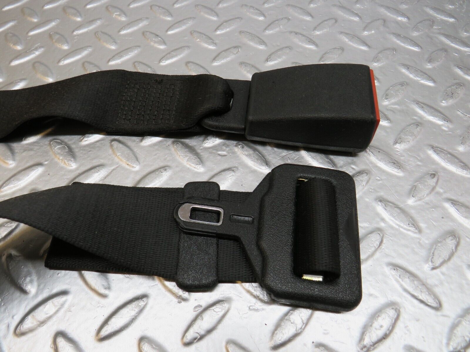 34011 Mercedes-Benz W124 260E Rear Seat Belt Set