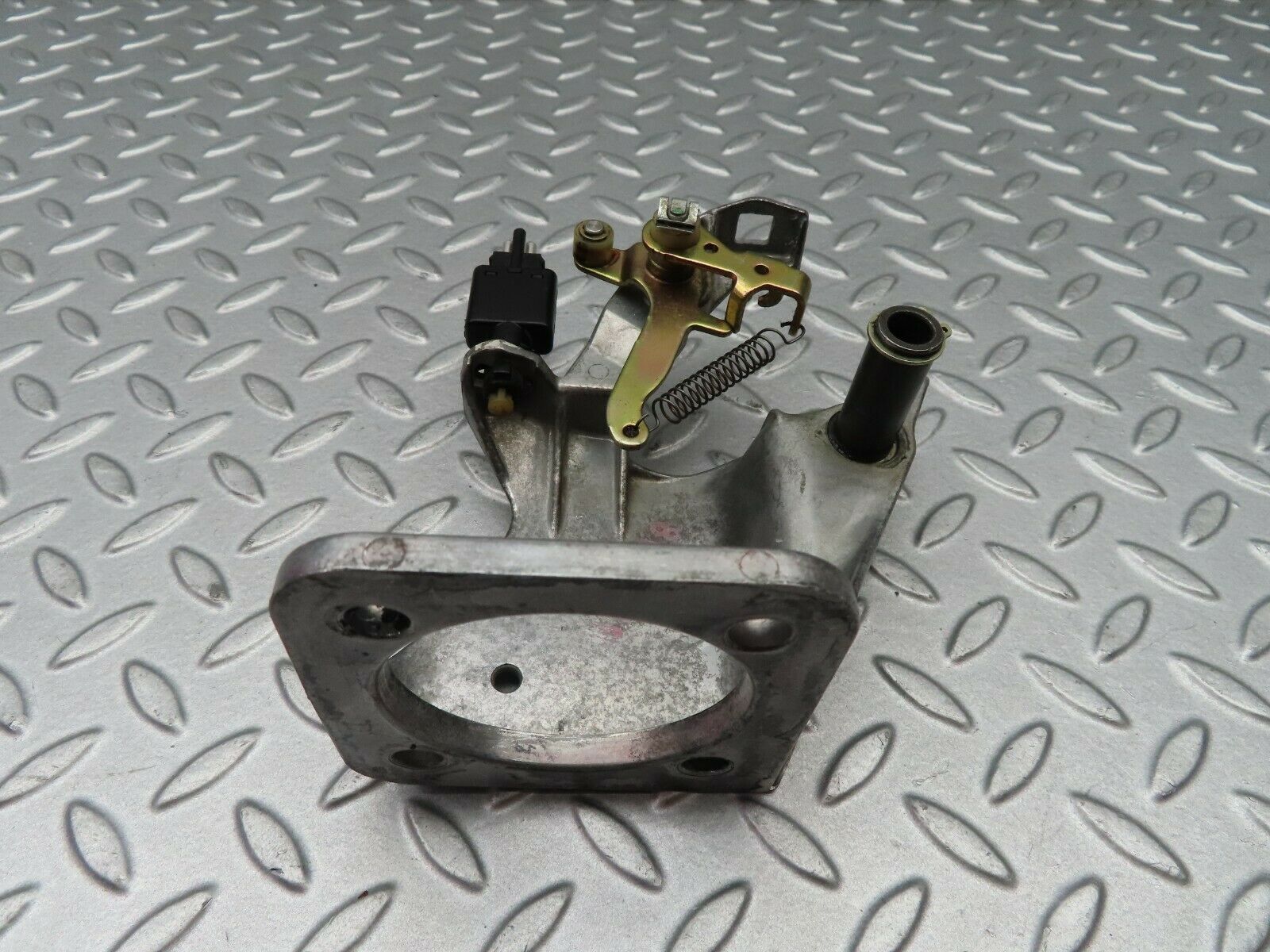 5490 Mercedes-Benz W124 230E Brake Pedal Bracket 1242900919