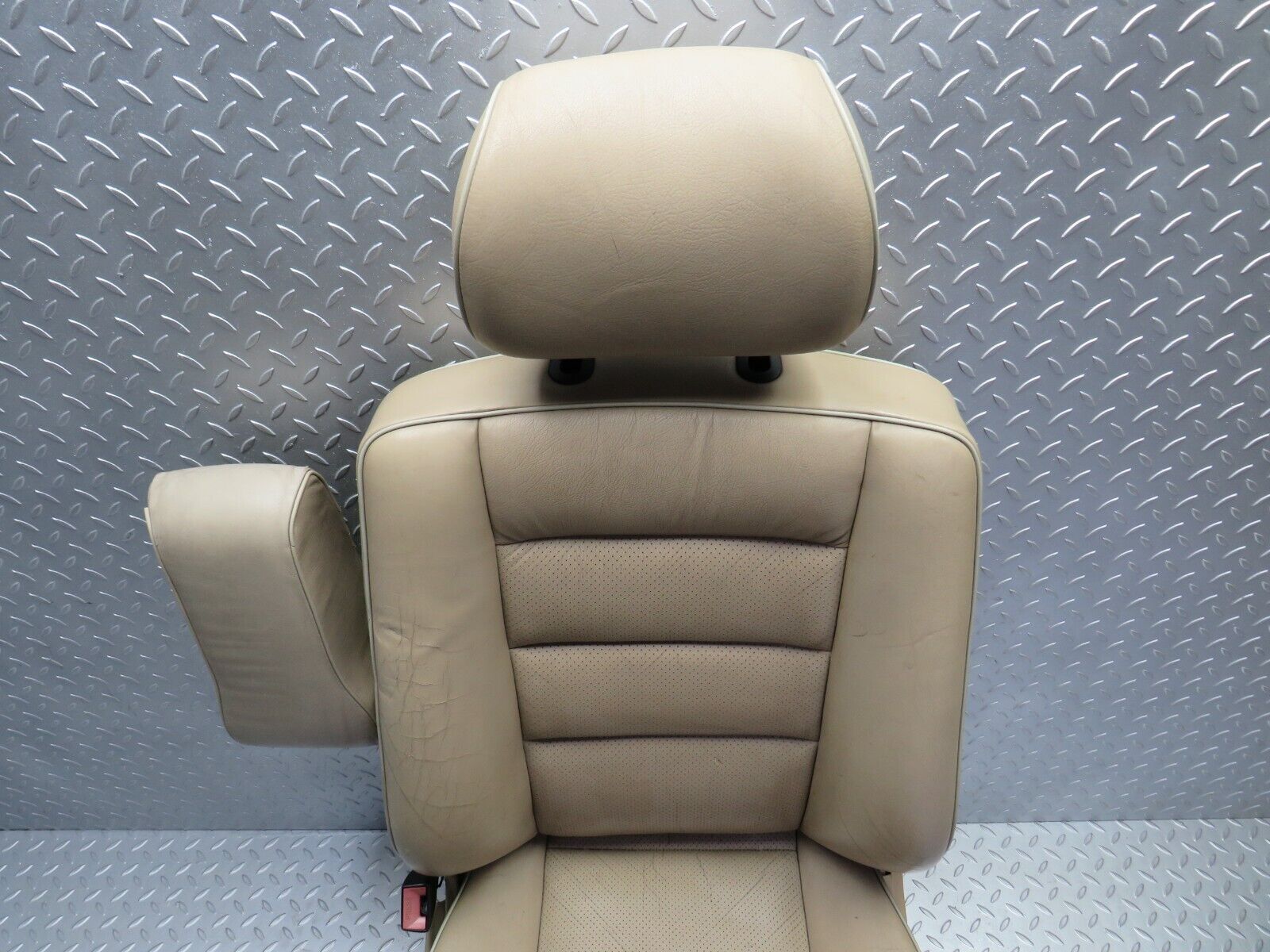 28970 Mercedes-Benz C124 320CE Coupe Front Left Seat Leather Beige