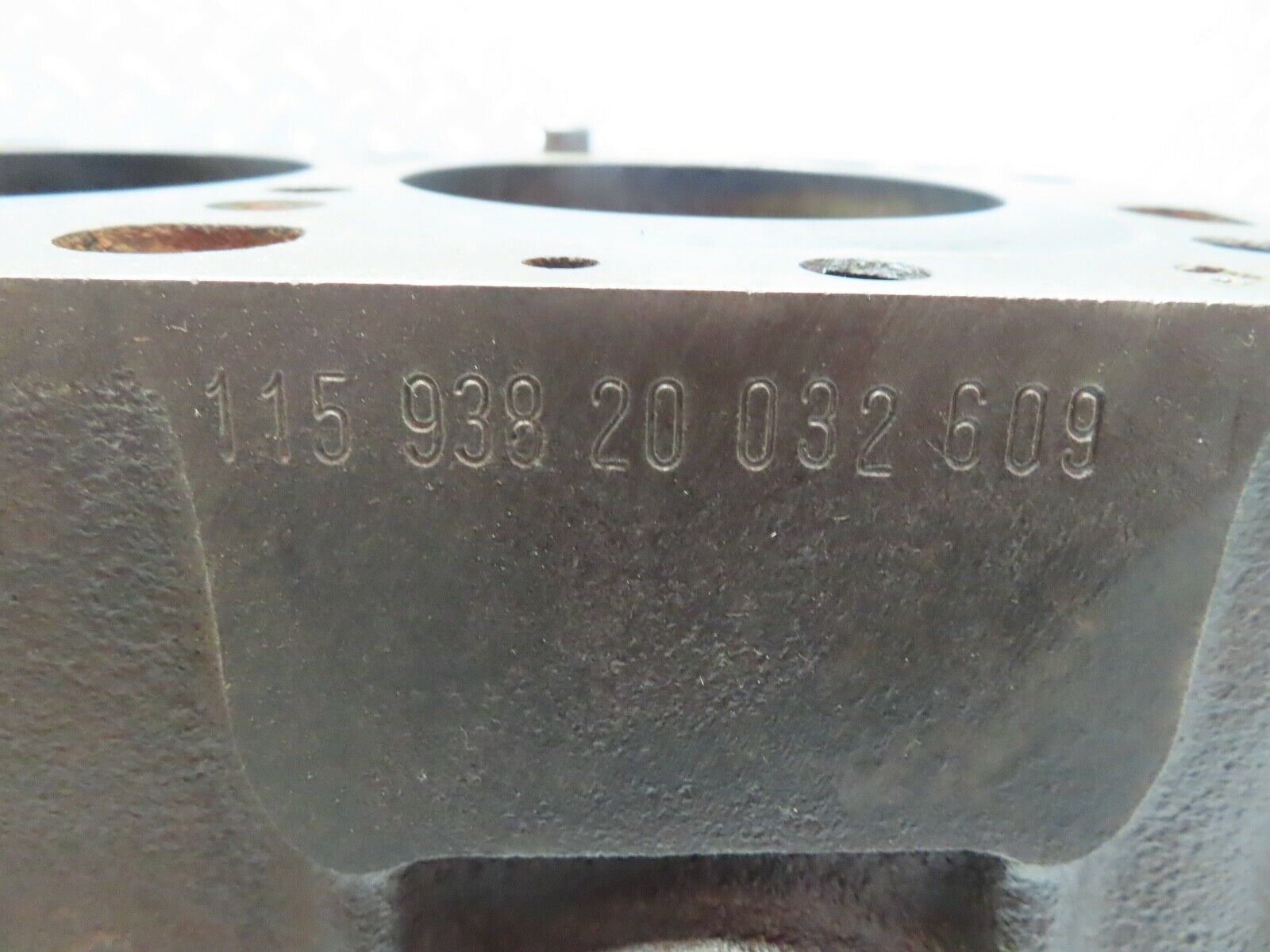 18164 Mercedes-Benz W123 200 Engine Block 1150110301 M115.938