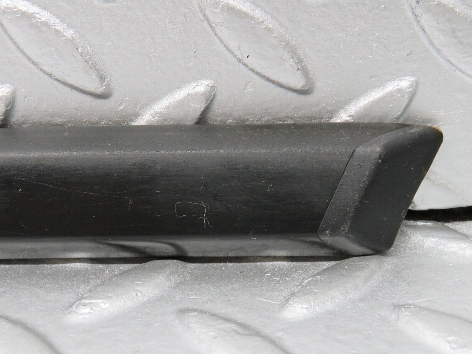 33780 Mercedes-Benz W201 190E 2.0L Front Right Fender Wing Centre Moulding Trim