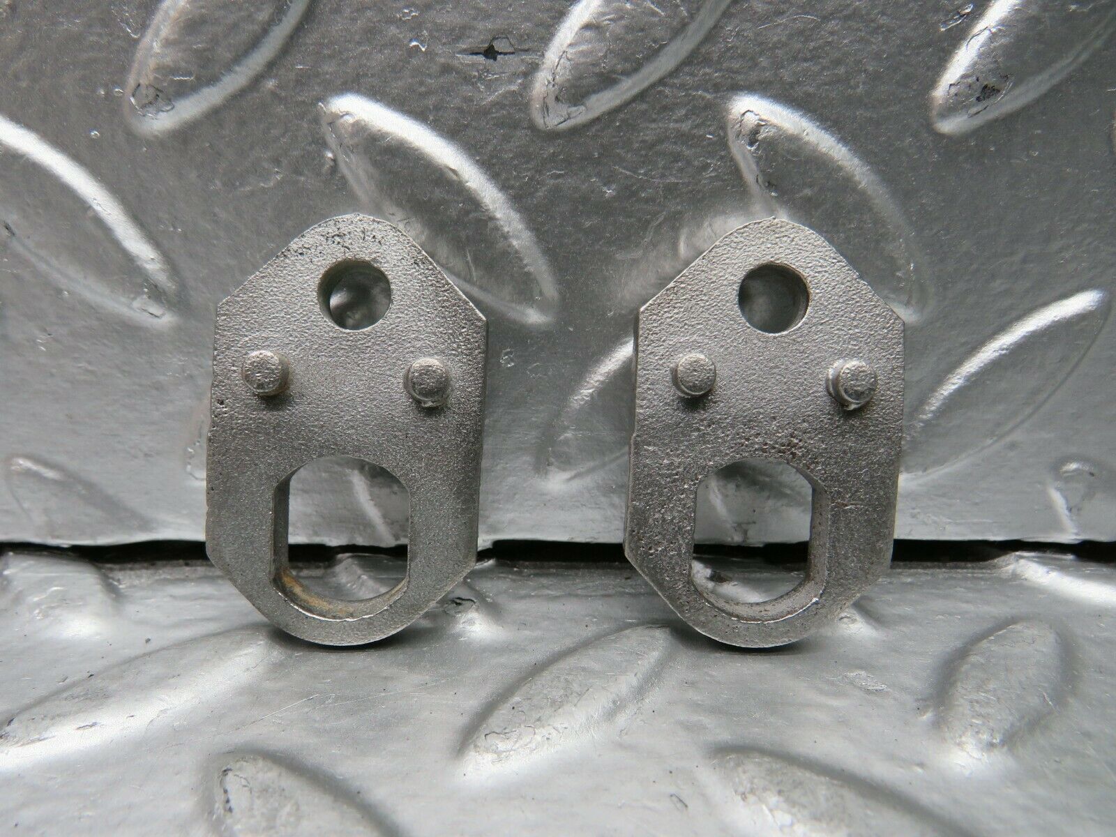 23171 Mercedes-Benz C107 450SLC Coupe Fuel Injector Bracket Pair