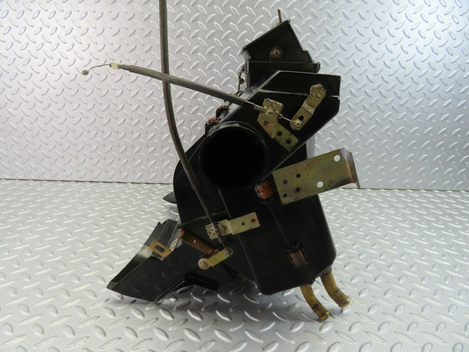 8048 Mercedes-Benz W115 220D Heater Box Blower Housing Behr