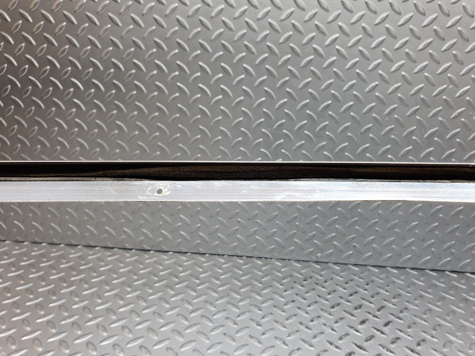 41262 Mercedes-Benz W126 300SE Roof Chrome Trim Left Side