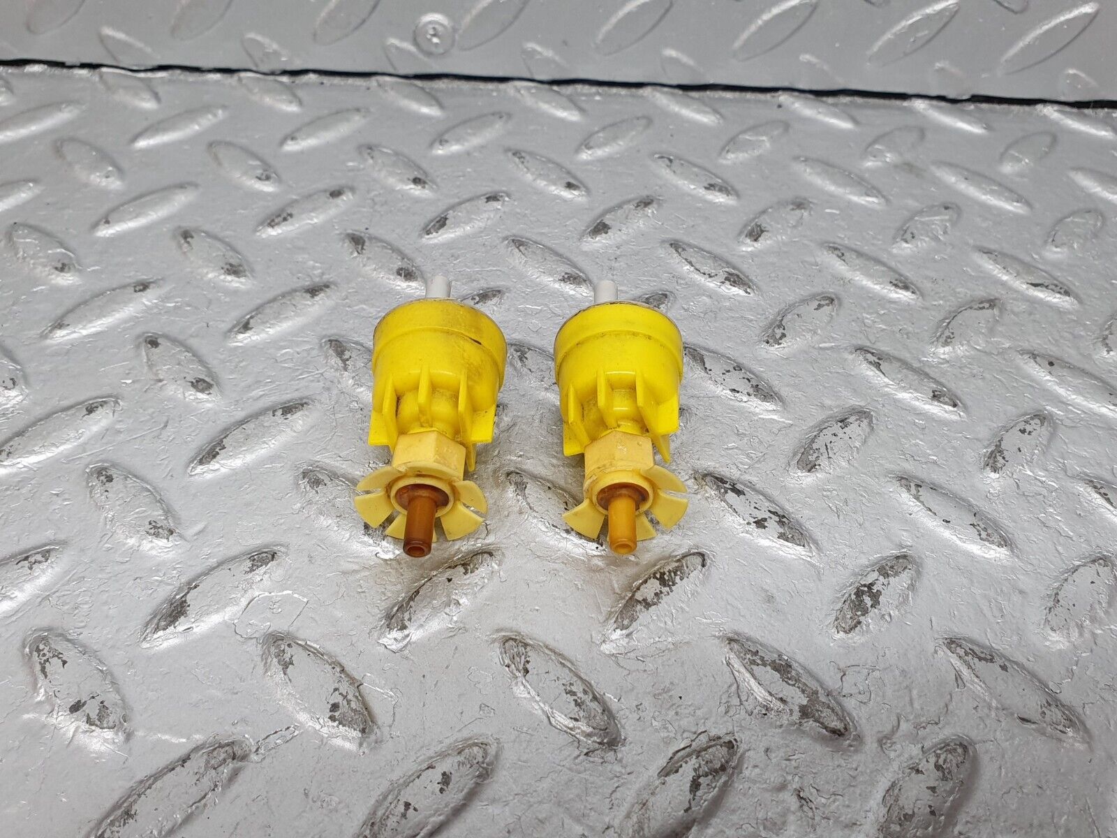 41179 Mercedes-Benz W126 300SE Vacuum Check Valve Pair 1268000078