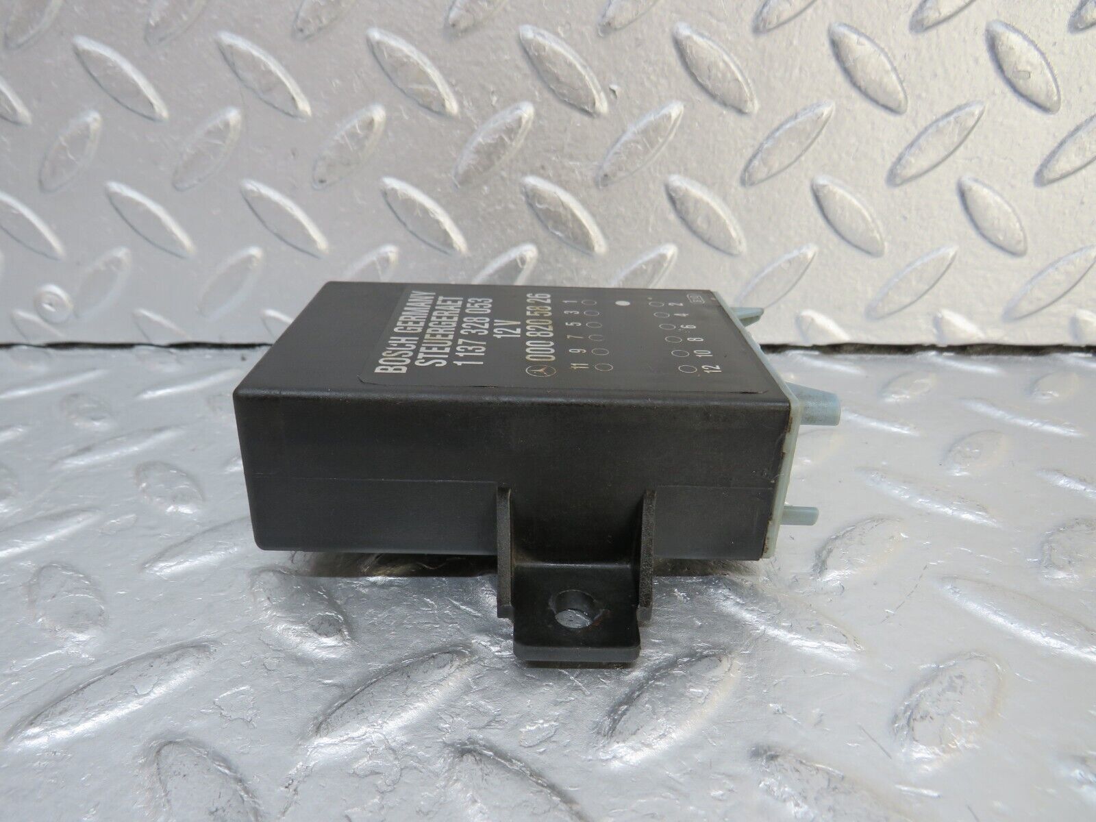 37005 Mercedes-Benz C126 420SEC Coupe Seat Belt Presenter Relay 0008205826 113732805