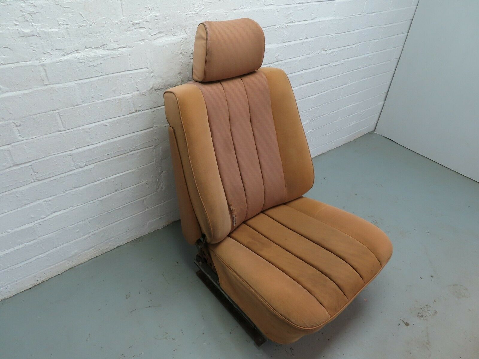 6321 Mercedes-Benz W126 380SE Front Right Seat Driver Seat Palomino