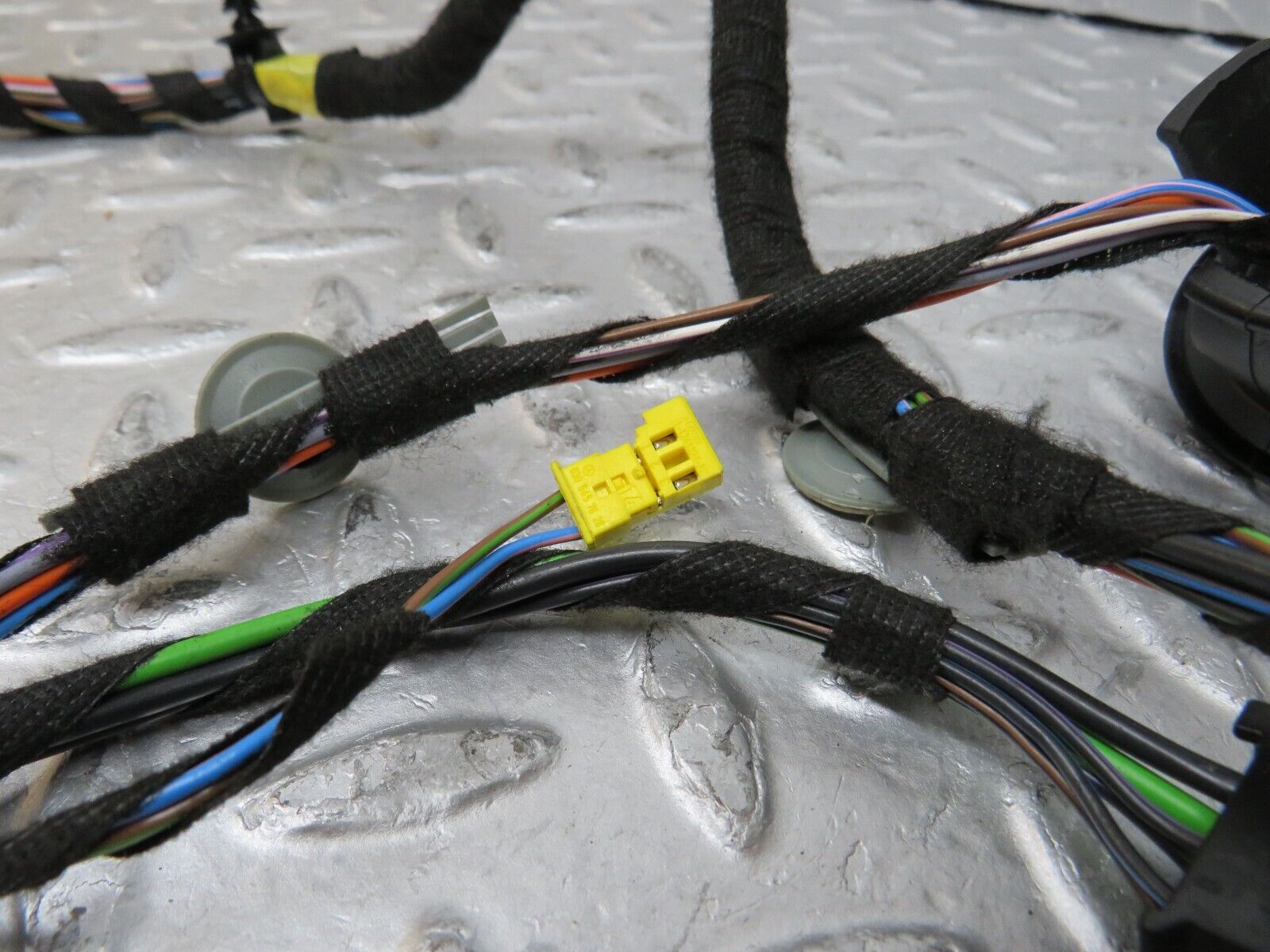 35216 Mercedes-Benz W221 Front Left Door Wire Harness 2214401213