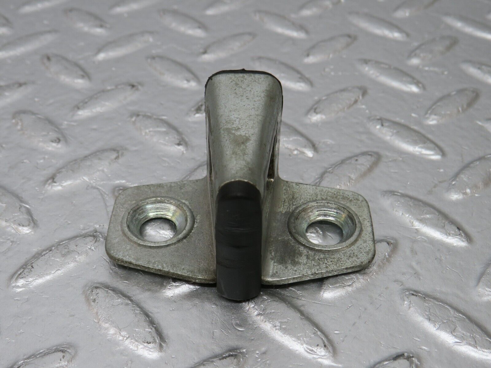 34133 Mercedes-Benz W124 260E Door Lock Latch