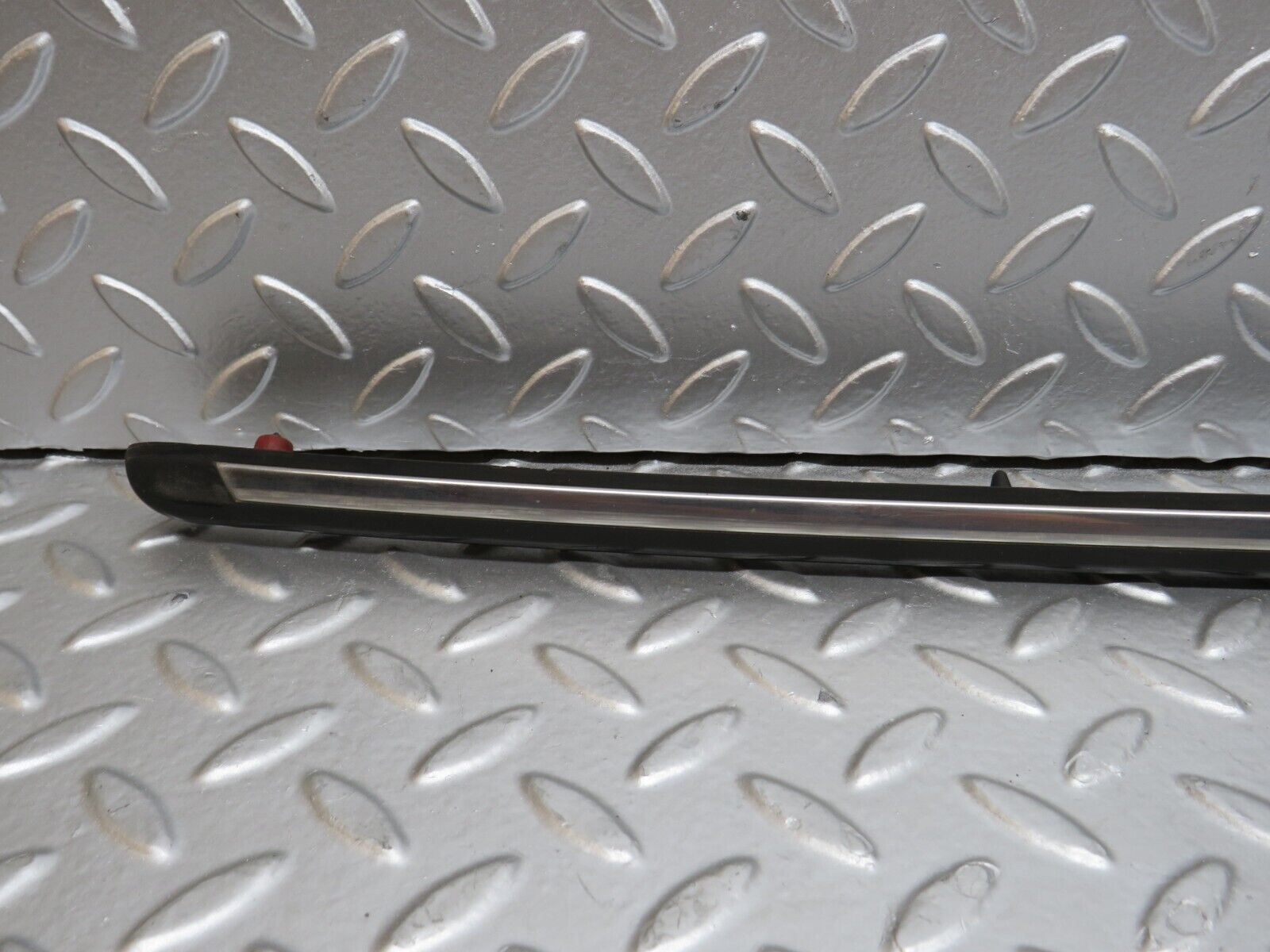 27960 Mercedes-Benz W123 280E Front Left Fender Wing Centre Moulding Trim