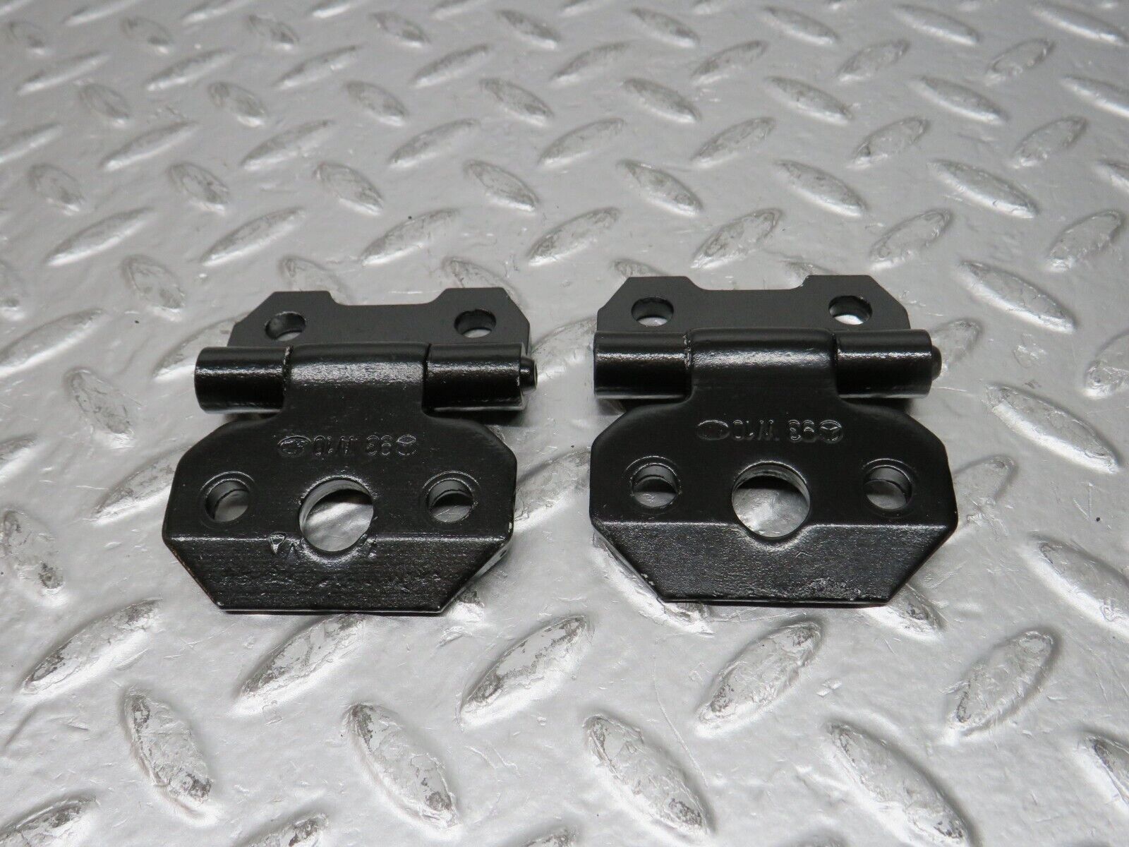 31785 Mercedes-Benz W201 190LE 1.8L Left Door Hinge Pair