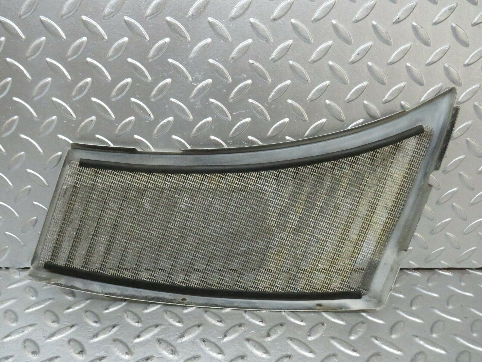 23740 Mercedes-Benz C107 450SLC Coupe Air Intake Grill Right Side