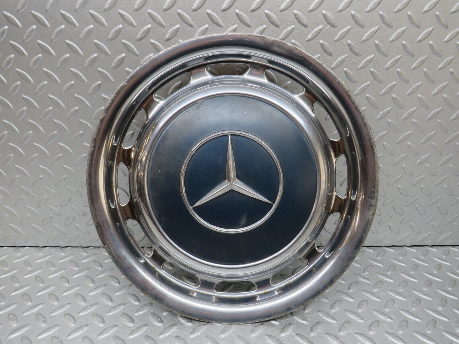 37466 Mercedes-Benz W109 300SEL Wheel Hub Cap 14"