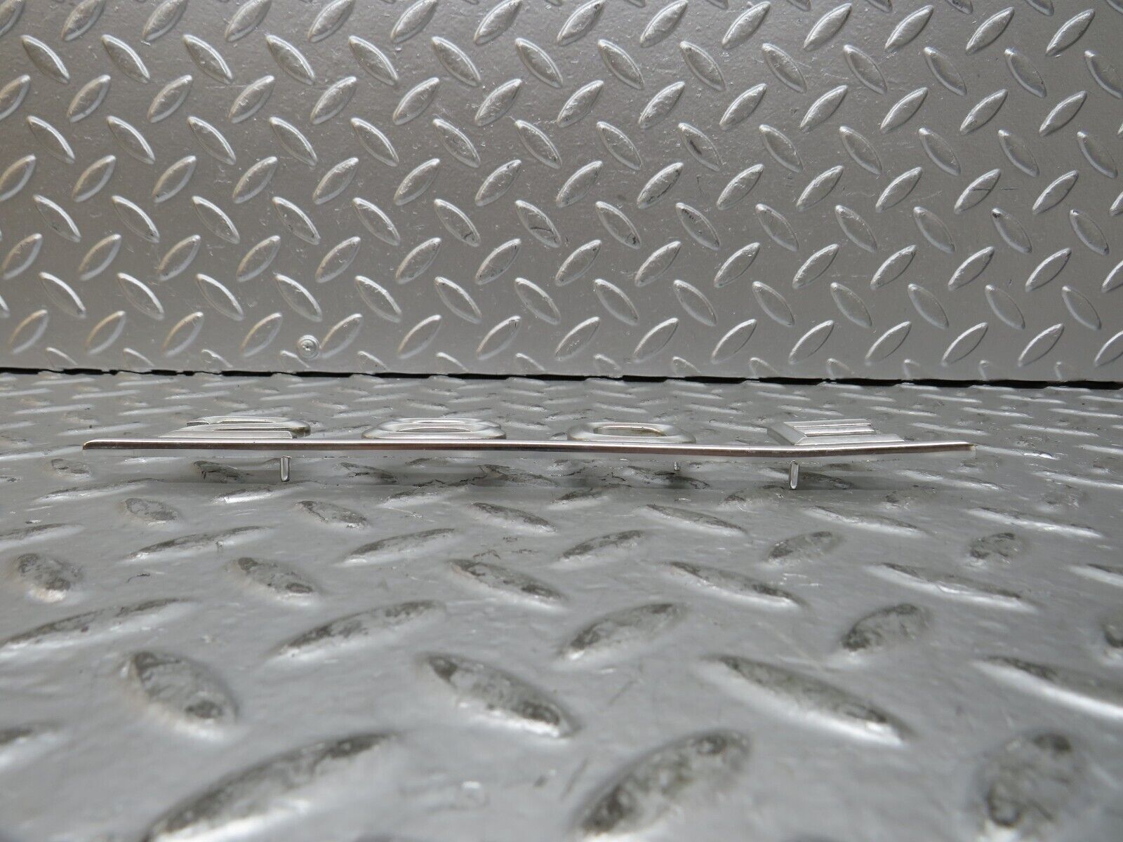 27264 Mercedes-Benz W123 280E Trunk Badge Logo Emblem 1238170815