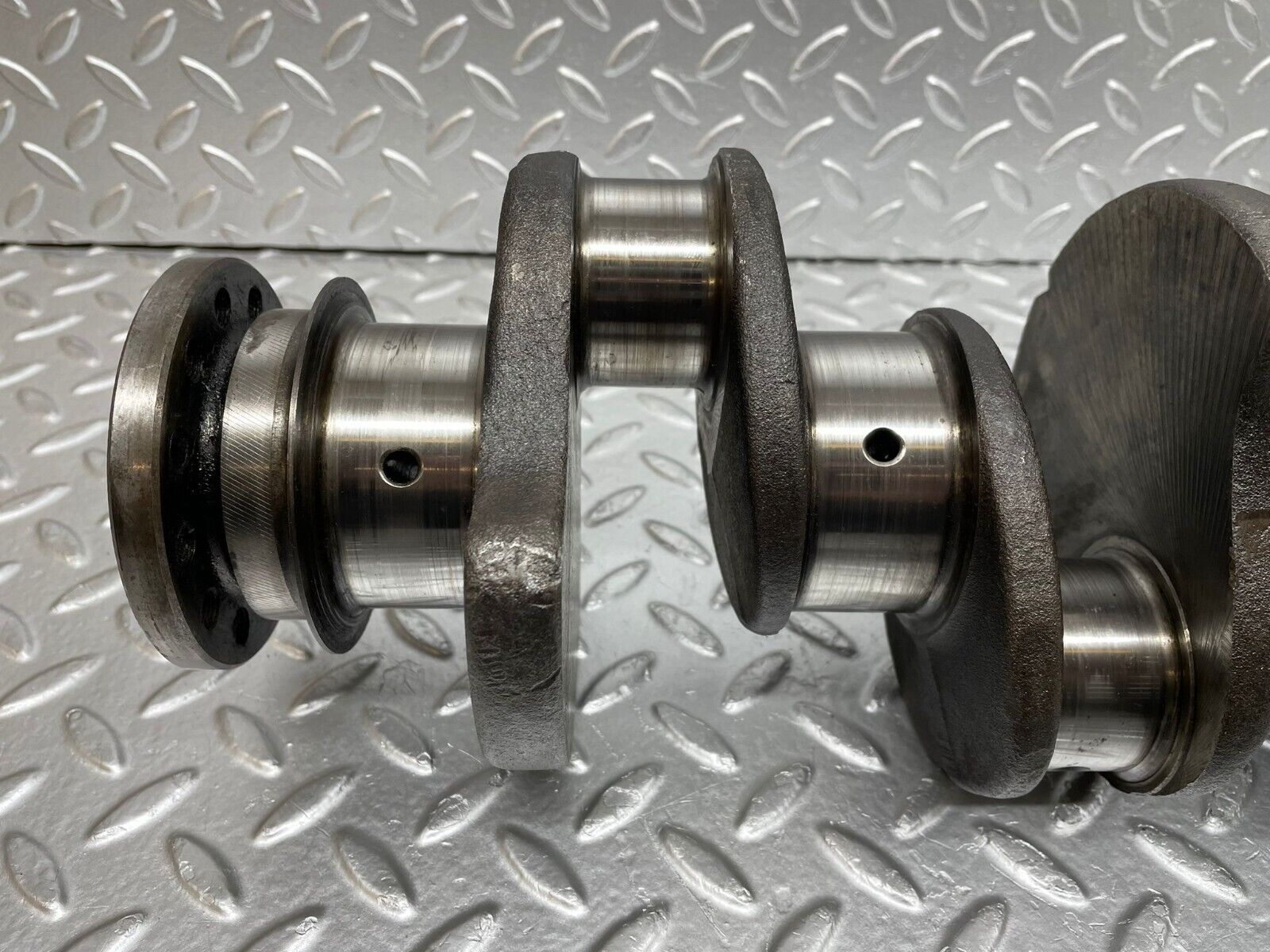 0349 Mercedes-Benz W123 220D Crankshaft  61504