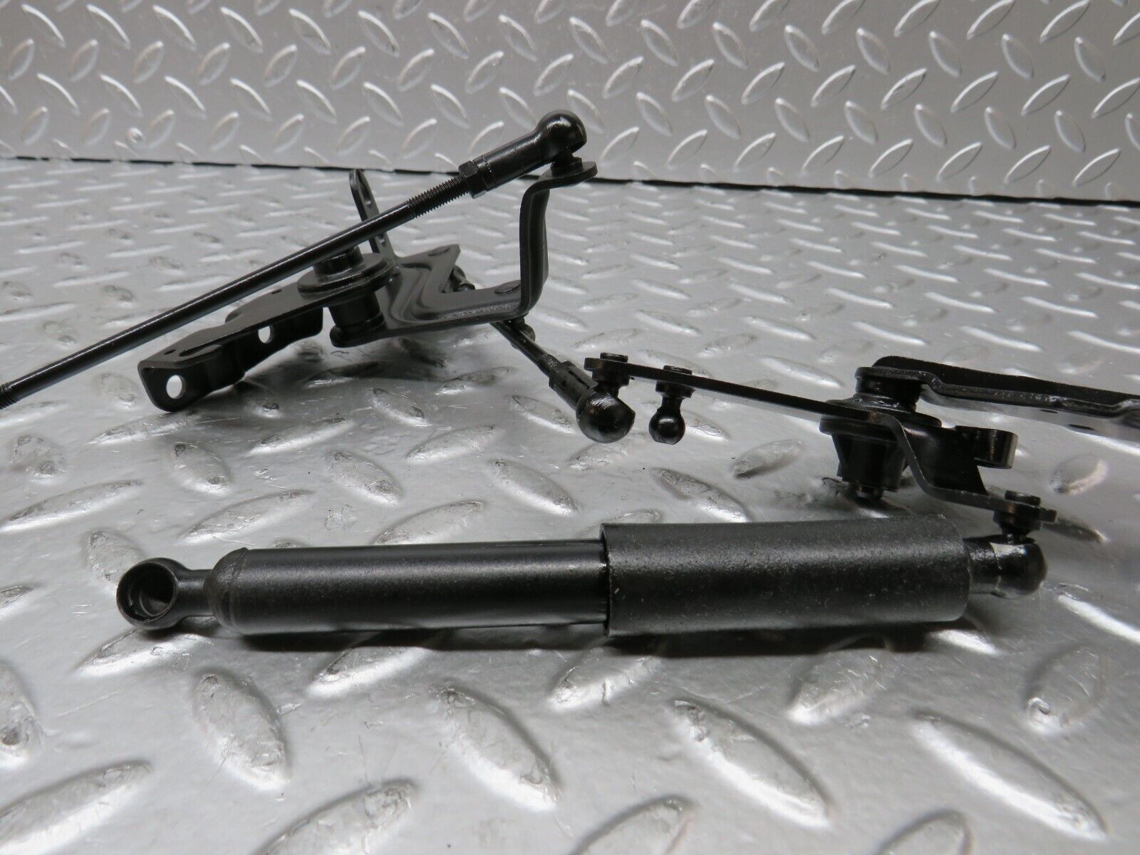 26985 Mercedes-Benz W123 240D Throttle Linkage