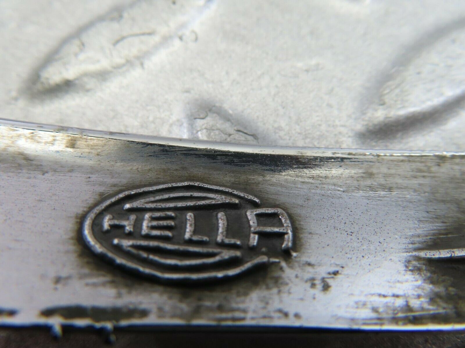 8140 Mercedes-Benz W114 Headlight Chrome Frame