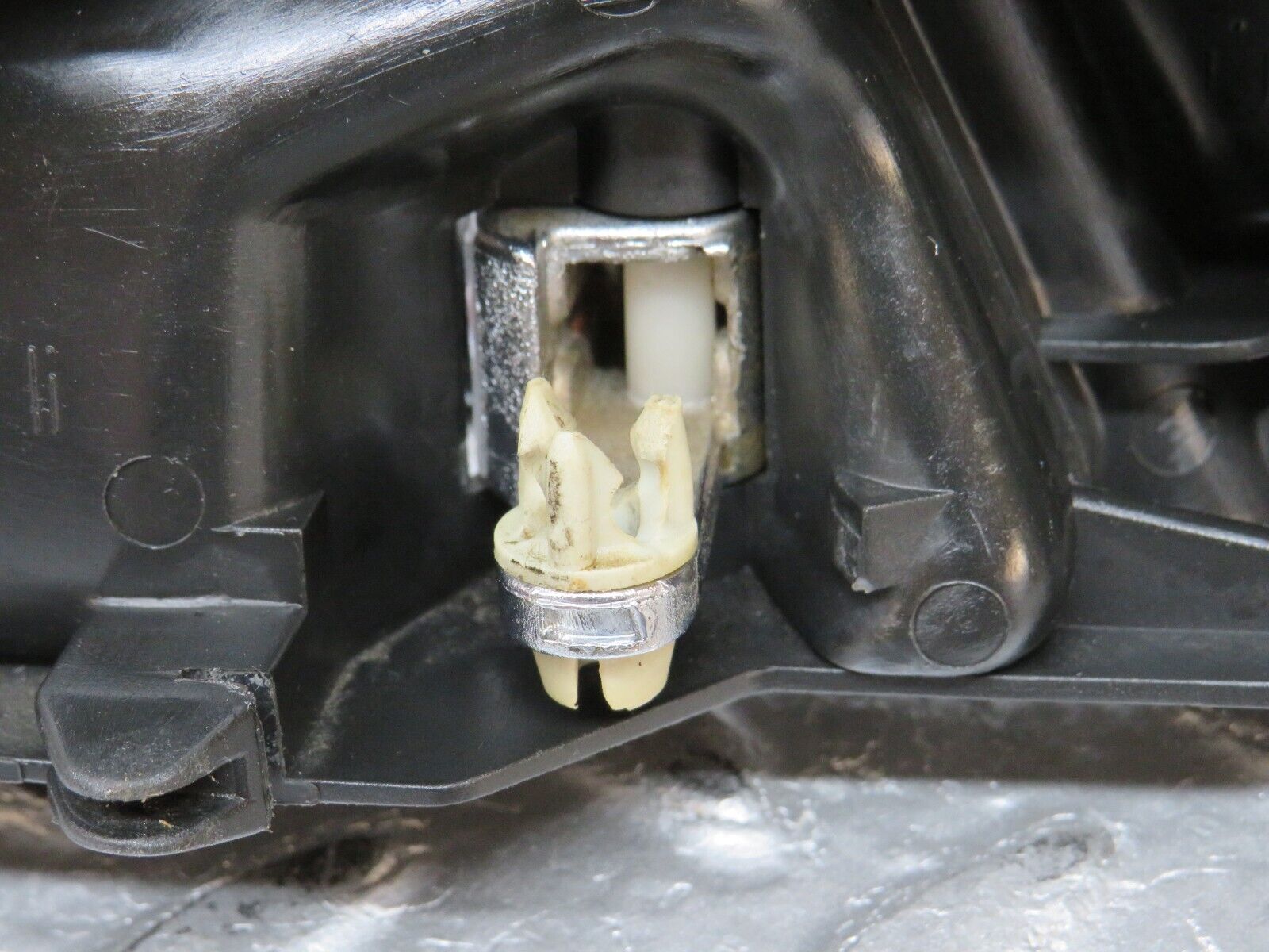 31891 Mercedes-Benz W124 Interior Door Handle Left Side 1247600161