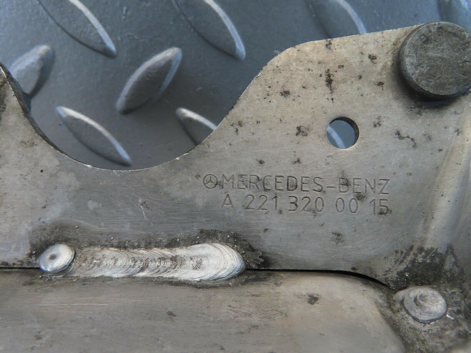 11254 Mercedes-Benz W221 S320 Air Suspension Reservoir Tank 2213200015