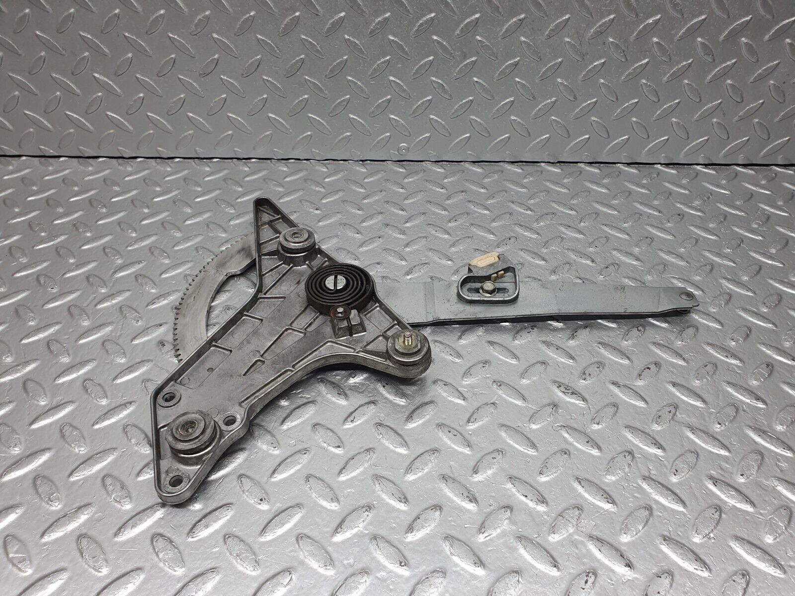 40986 Mercedes-Benz W126 300SE Rear Right Power Window Regulator 1267350211