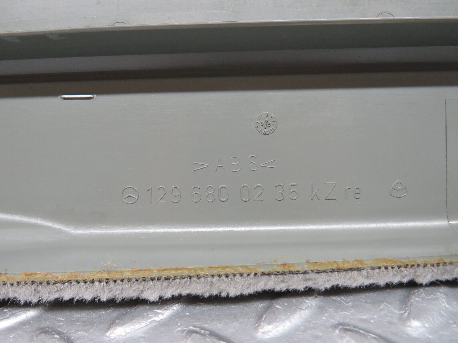 39365 Mercedes-Benz R129 320SL Coupe Right Door Sill Cover Grey 1296800235