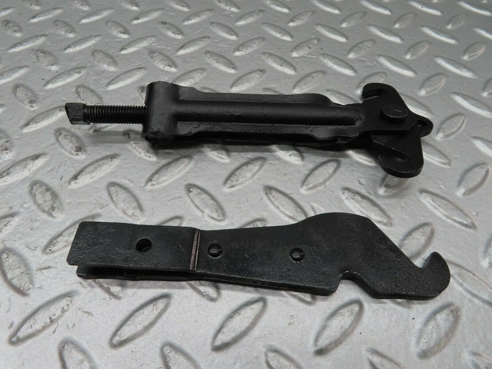 15256 Mercedes-Benz W123 230E Handbrake Regulator