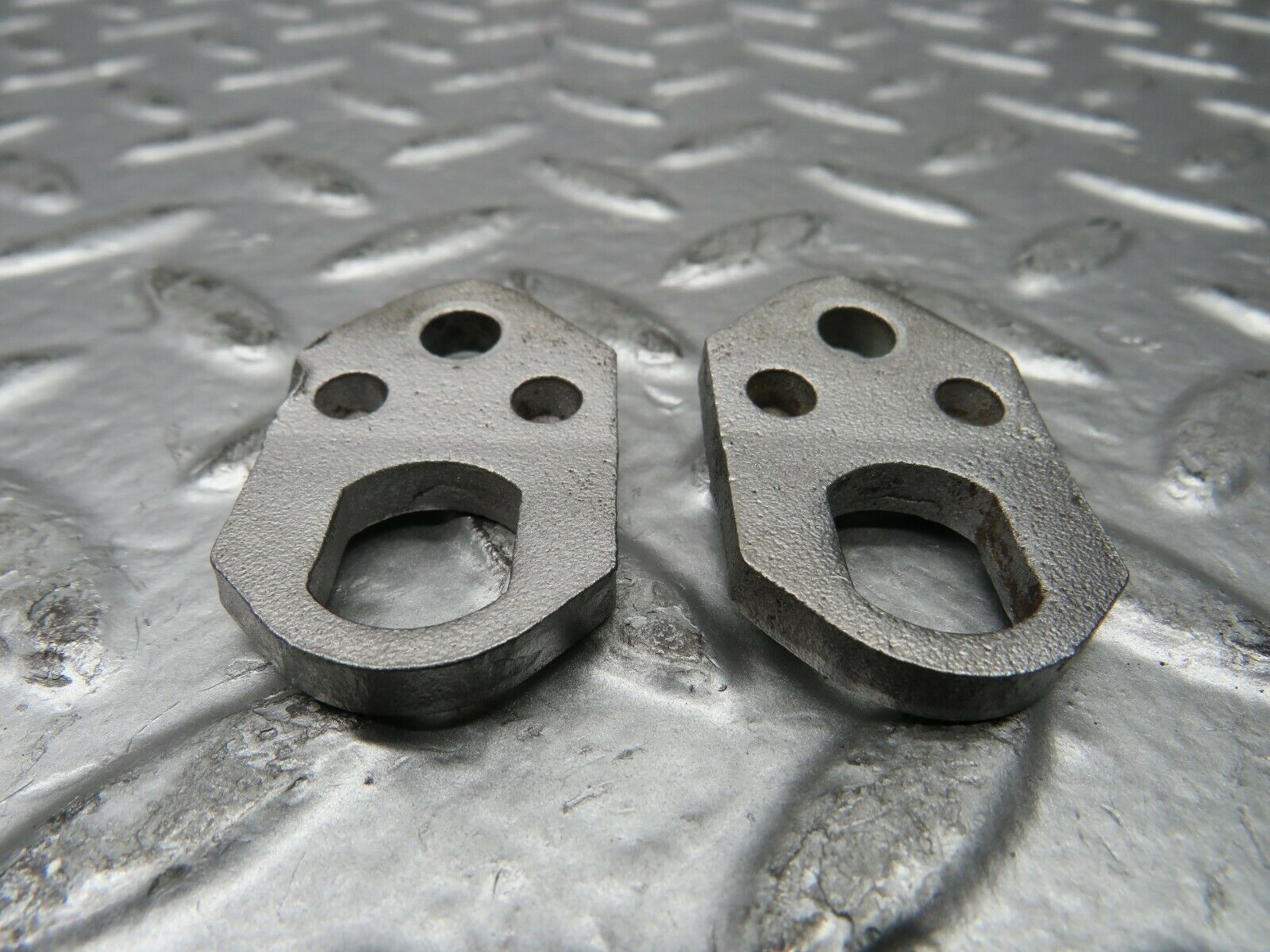 23170 Mercedes-Benz C107 450SLC Coupe Fuel Injector Bracket Pair