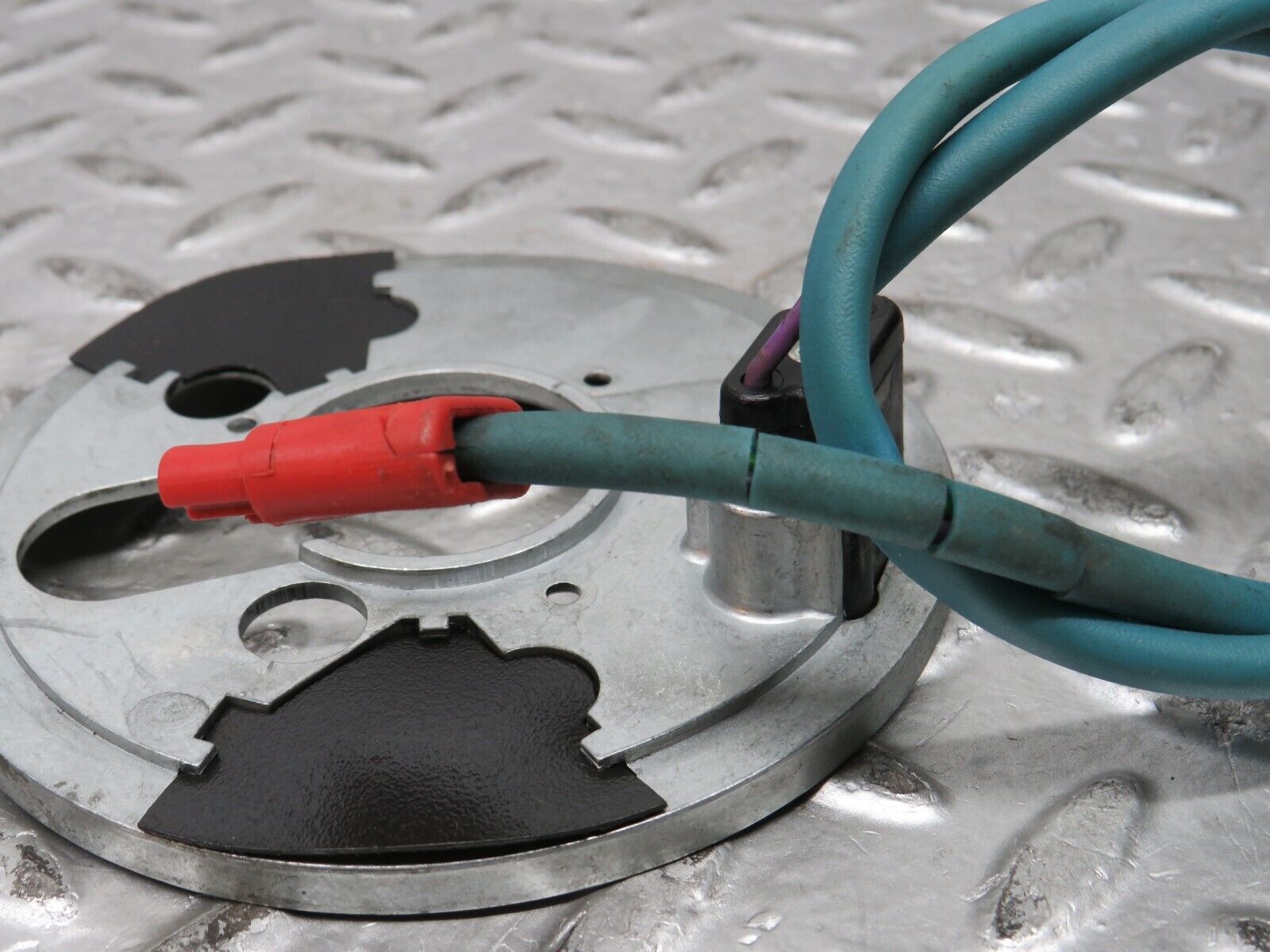 27736 Mercedes-Benz S124 300TE Wagon Steering Wheel Contact Plate 1244620597