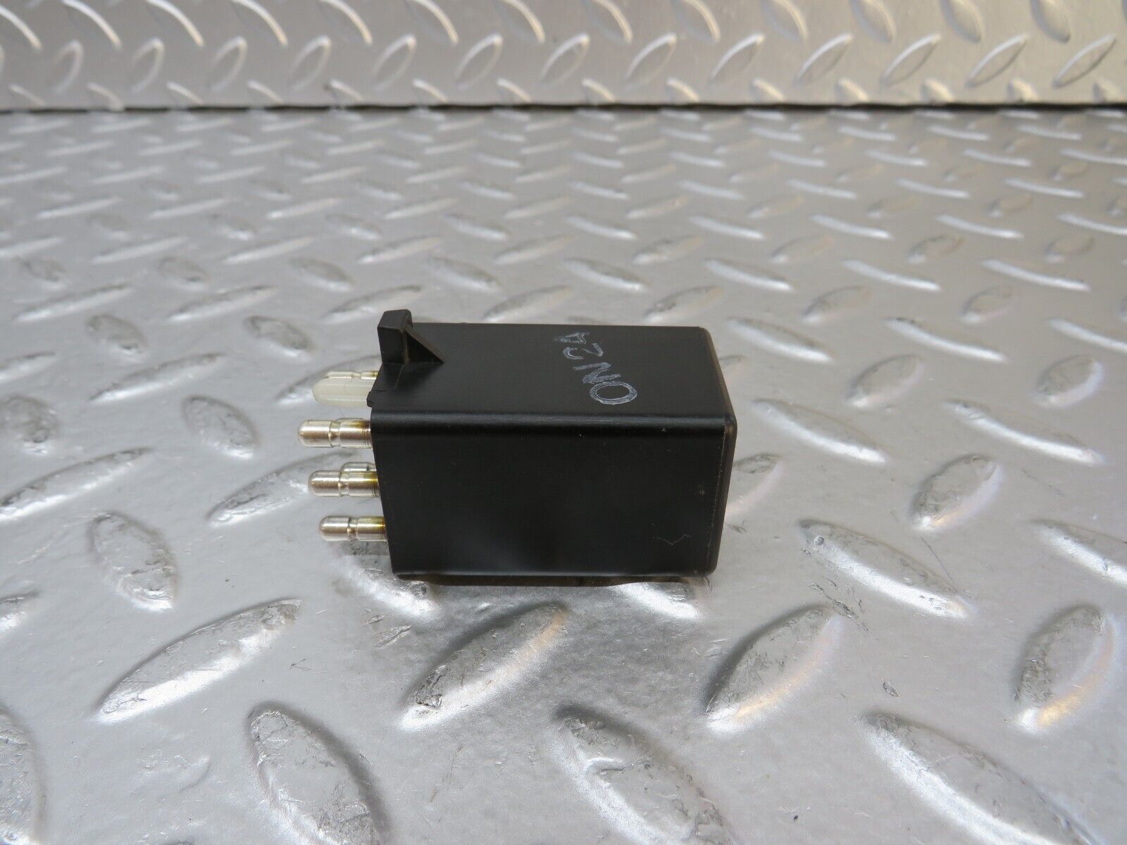 29835 Mercedes-Benz W123 230E Intermittent Wiper Relay 0008210863