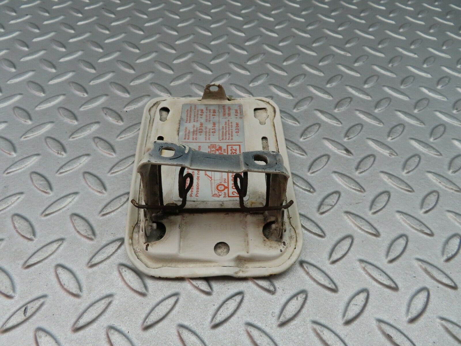 5788 Mercedes-Benz W123 200 Fuel Tank Flap Cap 1237500106