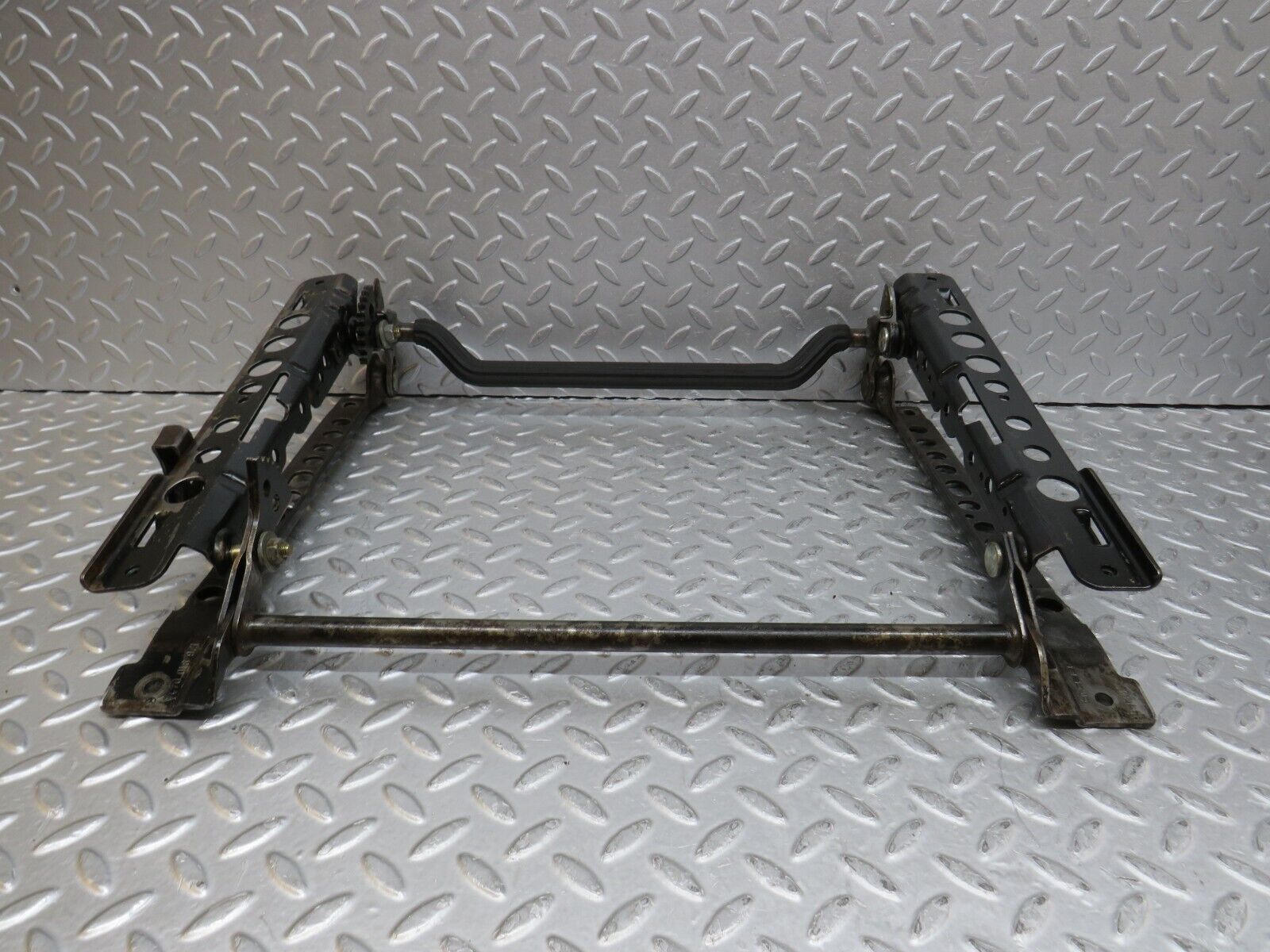 37157 Mercedes-Benz C126 420SEC Coupe Front Left Electric Seat Sliding Mechanism